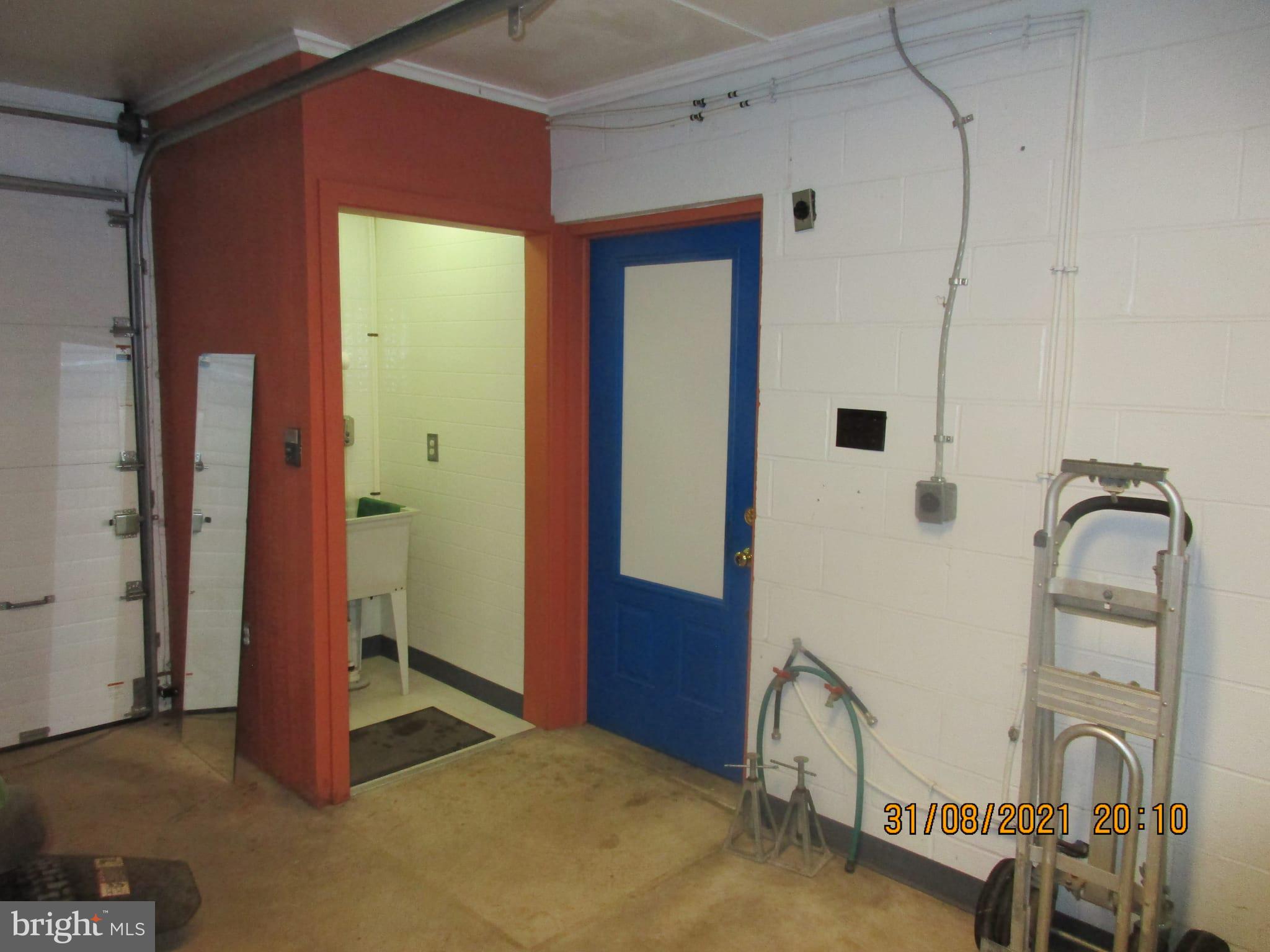 100 Wheatfield Road Sinking Spring, PA 19608 - Photo 3 of 28