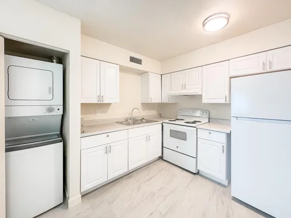 $1,250 | 2615 East Greenway Road, Unit 21, Phoenix, AZ 85032