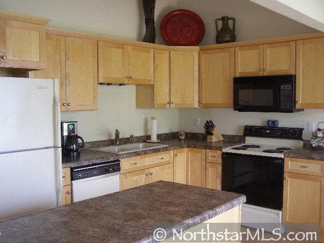 8900 Neill Lake Road Eden Prairie, MN 55347 - Photo 3 of 10 Gallery Image 3