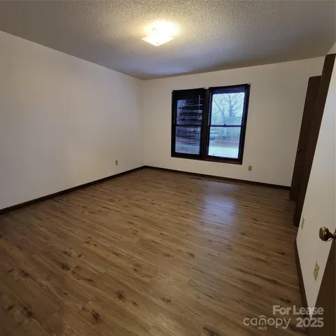 $1,100 | 728 10th St Boulevard Northwest, Hickory, NC 28601