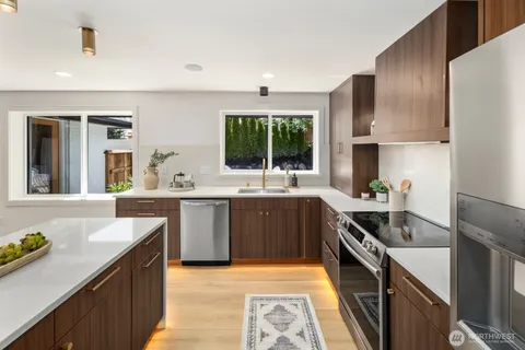 $1,650,000 | 7005 58th Avenue Northeast, Seattle, WA 98115