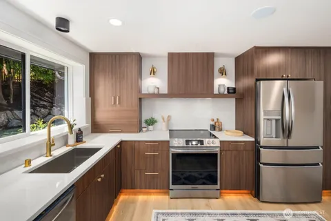 $1,650,000 | 7005 58th Avenue Northeast, Seattle, WA 98115