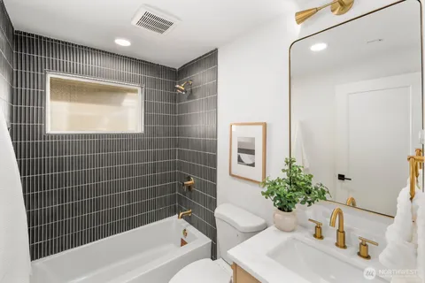 $1,650,000 | 7005 58th Avenue Northeast, Seattle, WA 98115