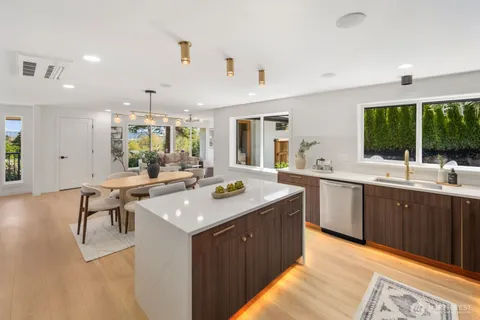 $1,650,000 | 7005 58th Avenue Northeast, Seattle, WA 98115