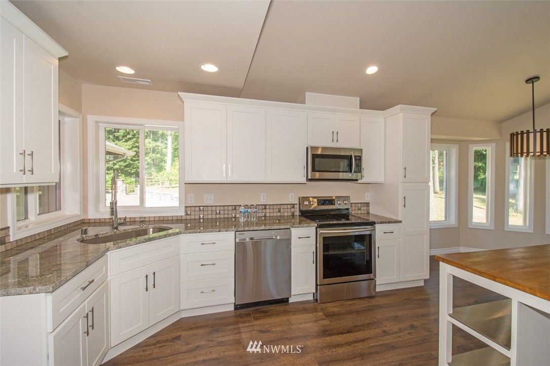 12315 Koeppen Road Southeast Rainier, WA 98576 - Photo 4 of 25 Gallery Image 4