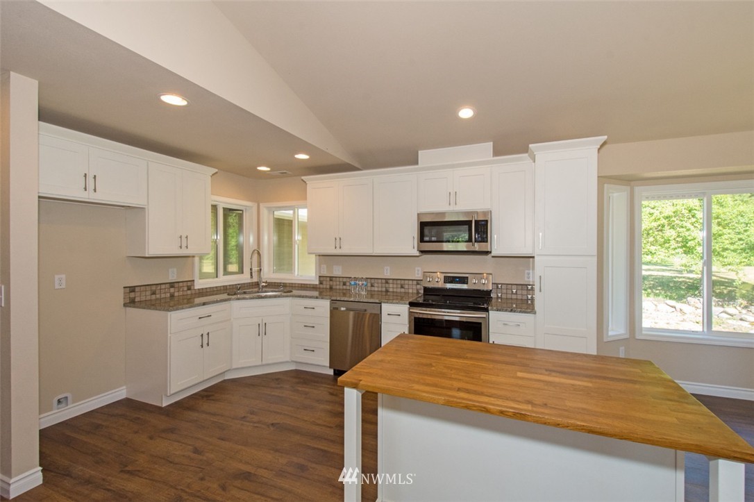 12315 Koeppen Road Southeast Rainier, WA 98576 - Photo 5 of 25 Gallery Image 5