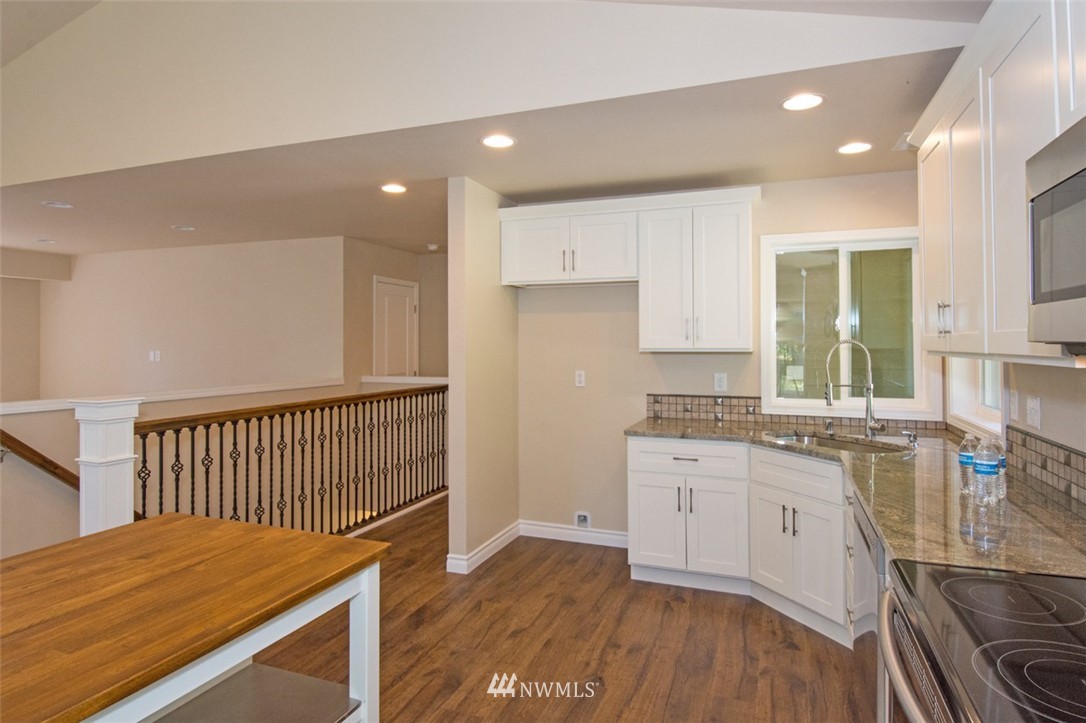 12315 Koeppen Road Southeast Rainier, WA 98576 - Photo 6 of 25 Gallery Image 6