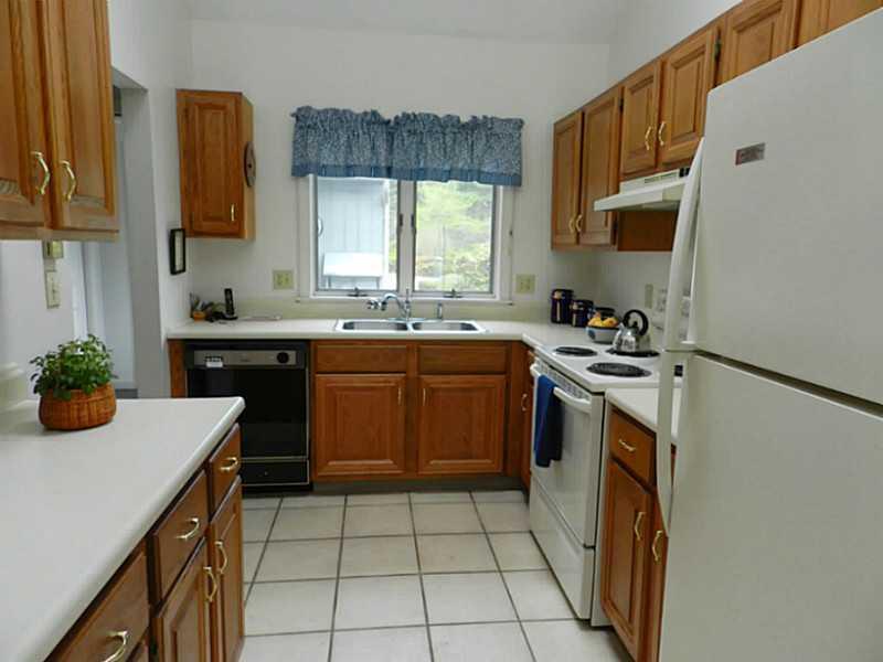 5 Wonderbrook Drive, Unit 5 Kennebunk, ME 04043 - Photo 6 of 25 Kitchen.