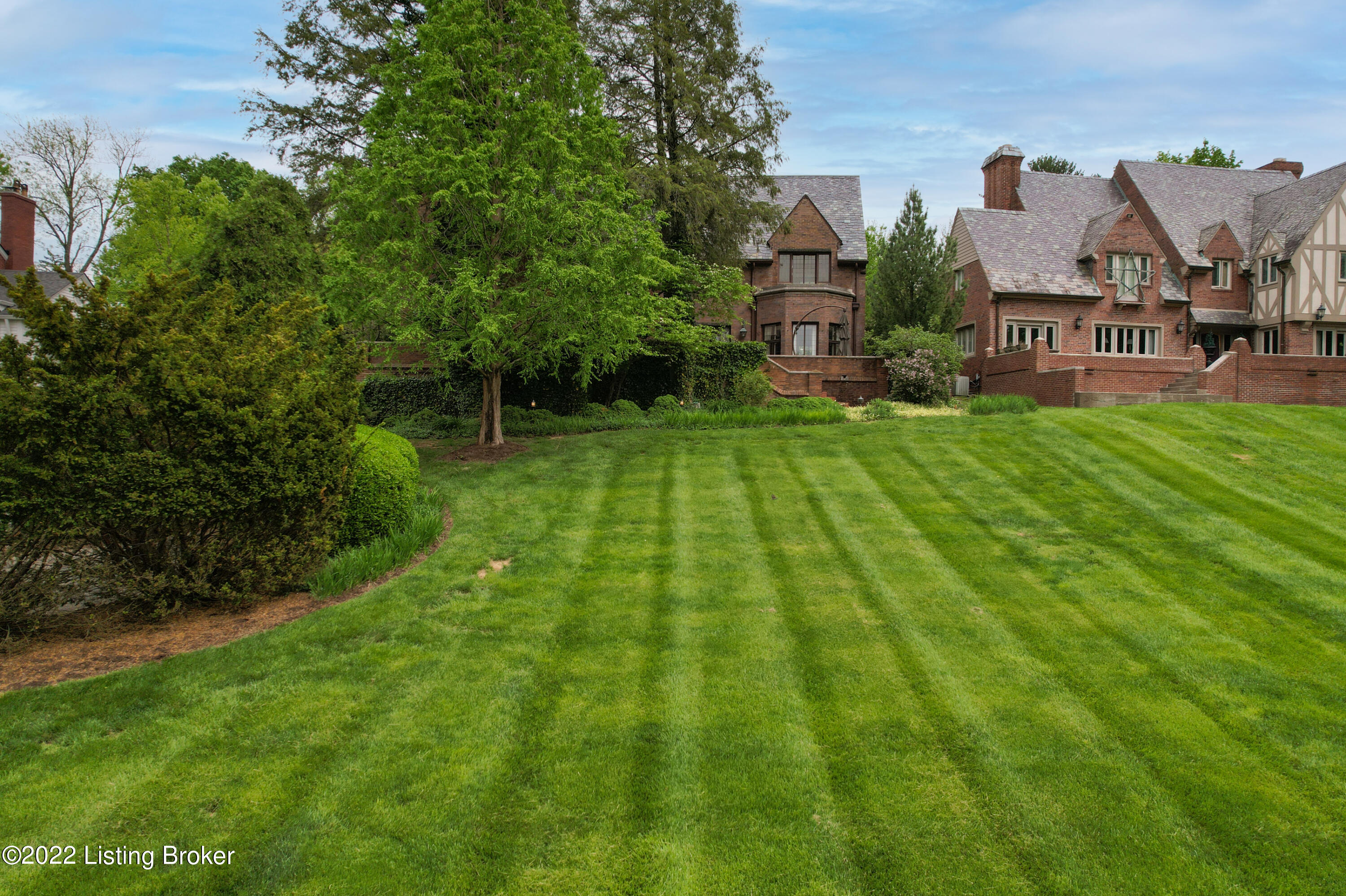 1644 Cherokee Road Louisville, KY 40205 - Photo 2 of 60 101 - 20220502 0626
