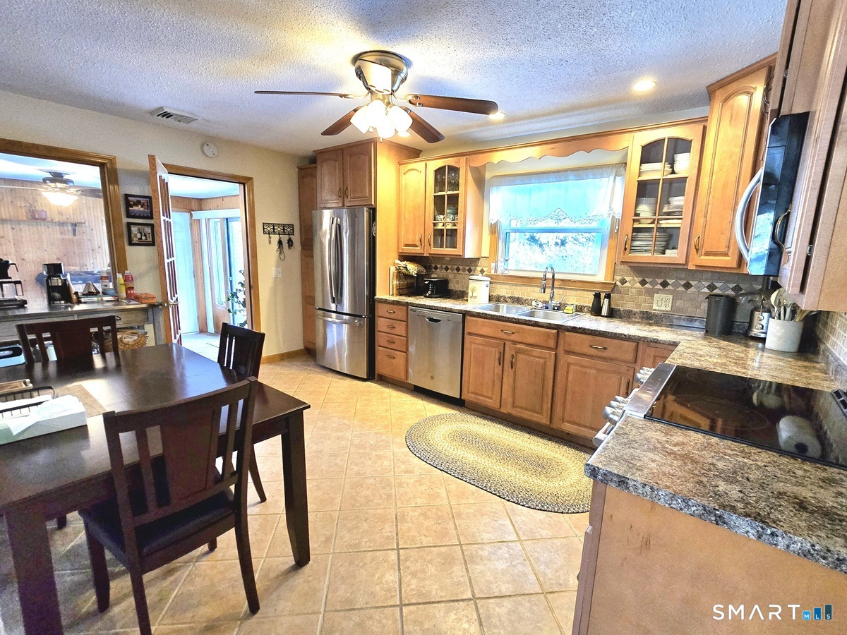 414 West Mountain Road Simsbury, CT 06070 - Photo 2 of 21