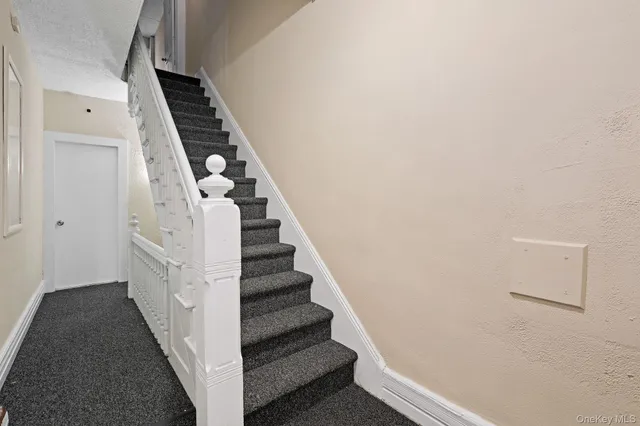 $2,300 | 61 Overlook Place, Newburgh, NY 12550