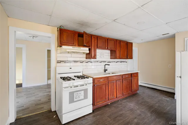 $2,300 | 61 Overlook Place, Newburgh, NY 12550