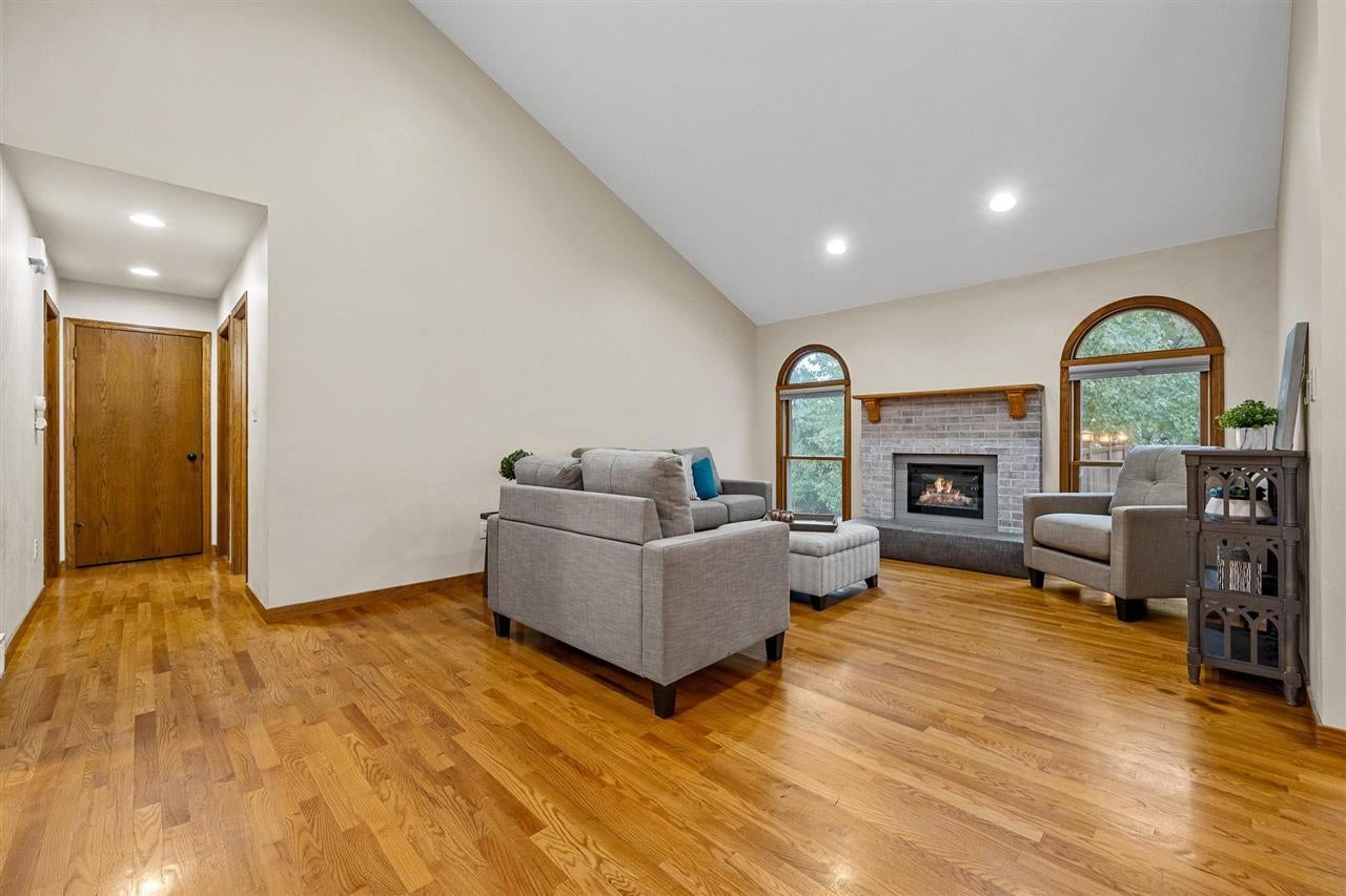 3721 Coppermill Road Northeast Cedar Rapids, IA 52402 - Photo 4 of 44 Gallery Image 4