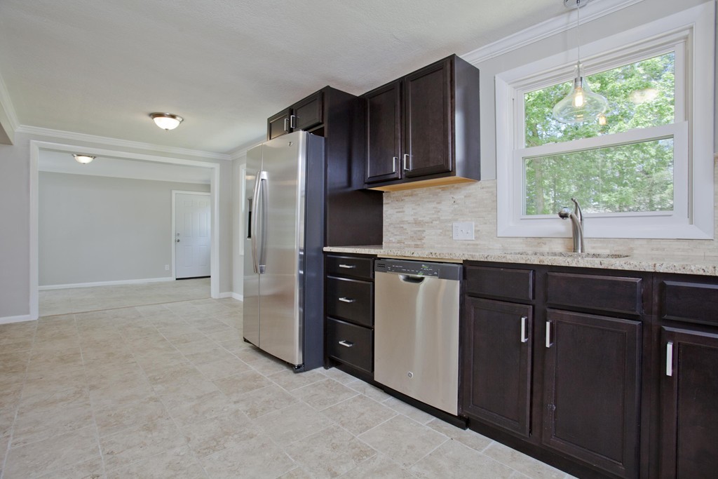 206 Acrebrook Road Springfield, MA 01129 - Photo 8 of 16 Gallery Image 8