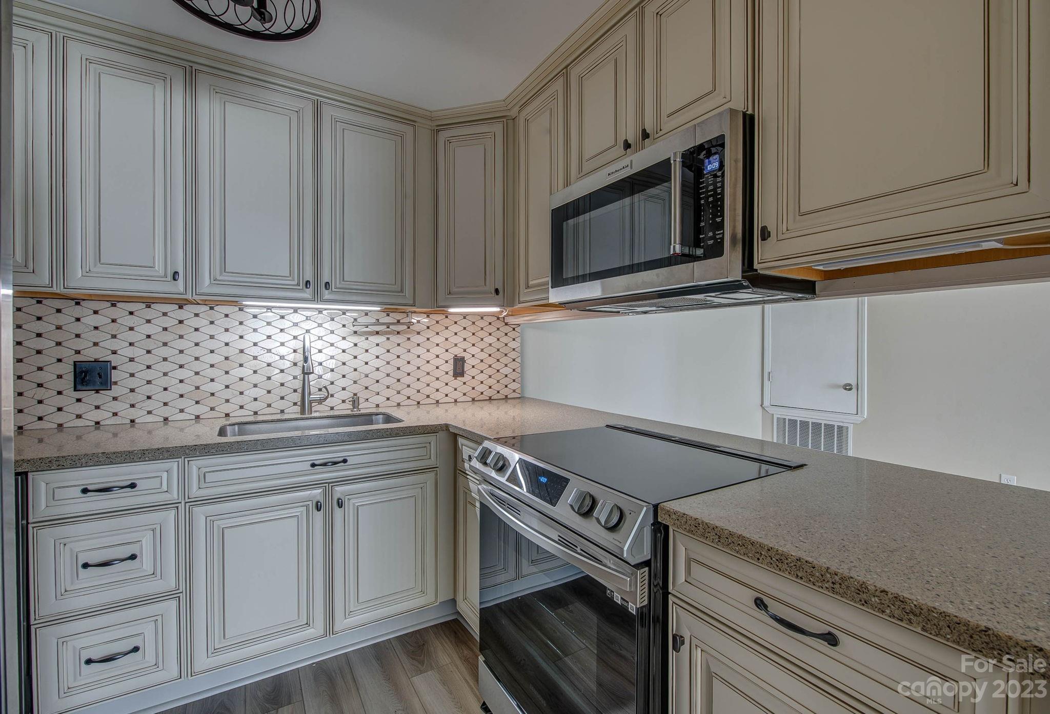 1604 Sharon Road West, Unit 17 Charlotte, NC 28210 - Photo 11 of 23 Gallery Image 11