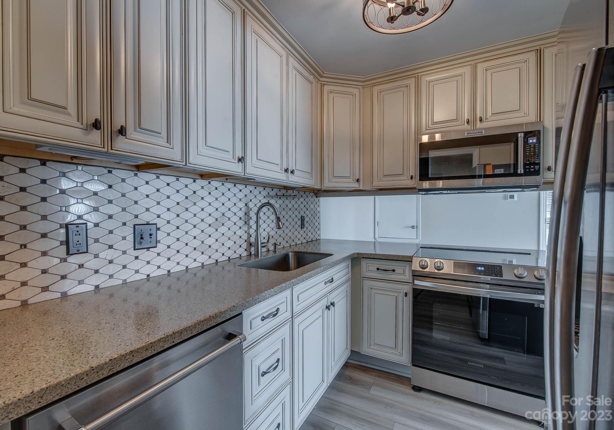 1604 Sharon Road West, Unit 17 Charlotte, NC 28210 - Photo 12 of 23 Gallery Image 12