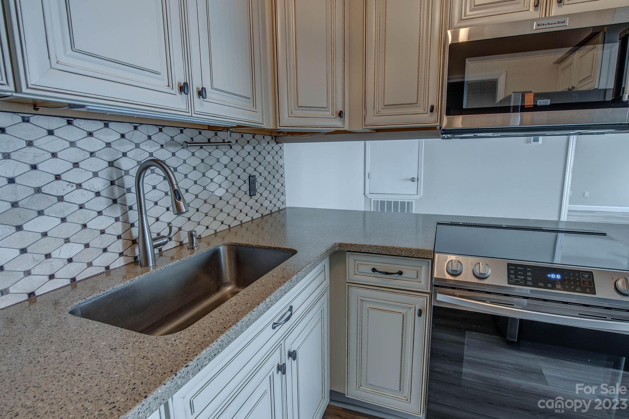 1604 Sharon Road West, Unit 17 Charlotte, NC 28210 - Photo 13 of 23 Gallery Image 13