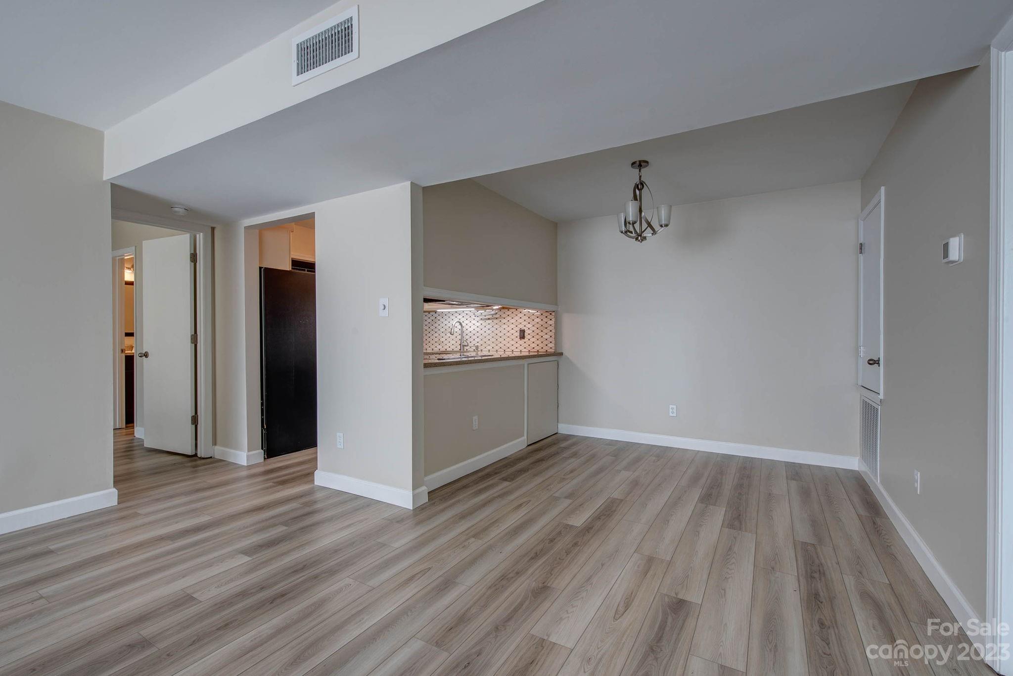 1604 Sharon Road West, Unit 17 Charlotte, NC 28210 - Photo 9 of 23 Gallery Image 9