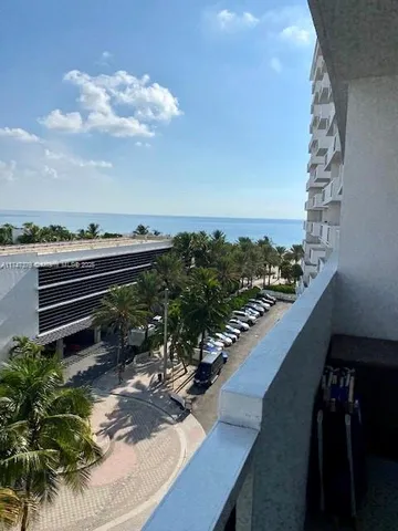 $3,350 | 100 Lincoln Road, Unit 727, Miami Beach, FL 33139