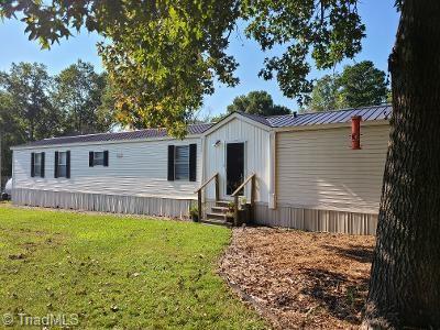 4982 Old Salisbury Road Lexington, NC 27295 - Photo 1 of 13 Front No permanent foundation