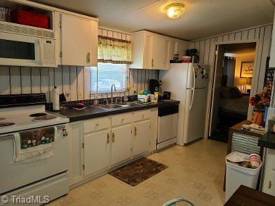 4982 Old Salisbury Road Lexington, NC 27295 - Photo 4 of 13 kitchen