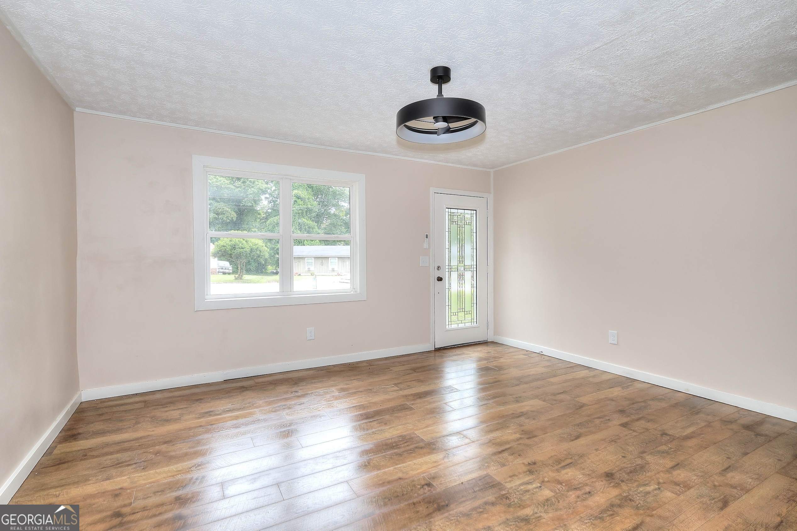 21 Duke Circle Winder, GA 30680 - Photo 3 of 18 Living room
