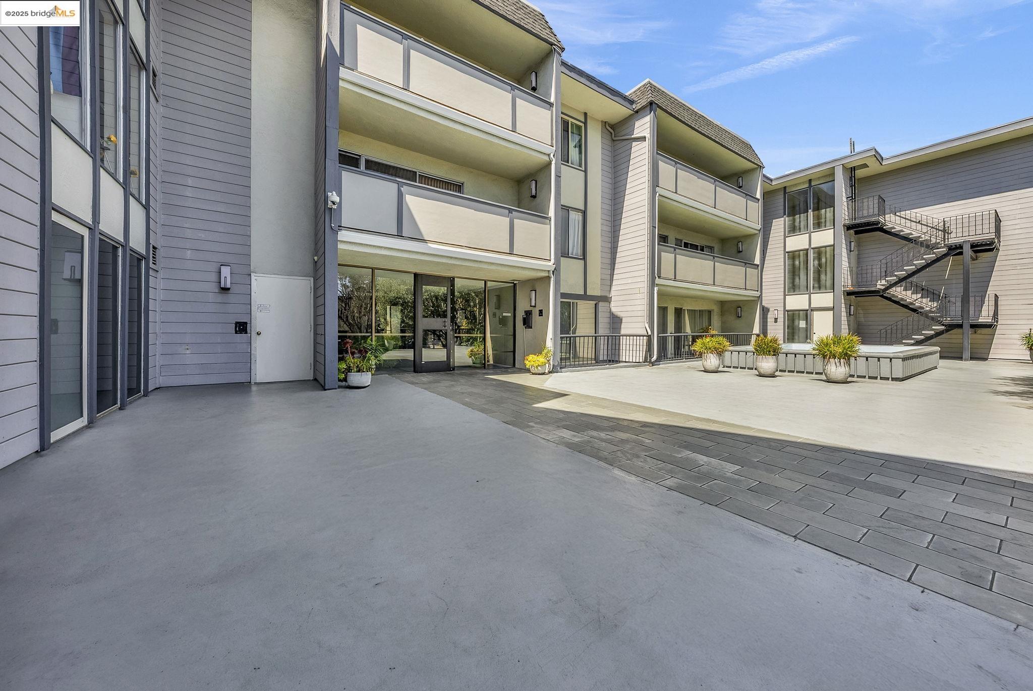 567 Oakland Avenue, Unit 101 Oakland, CA 94611 - Photo 15 of 50