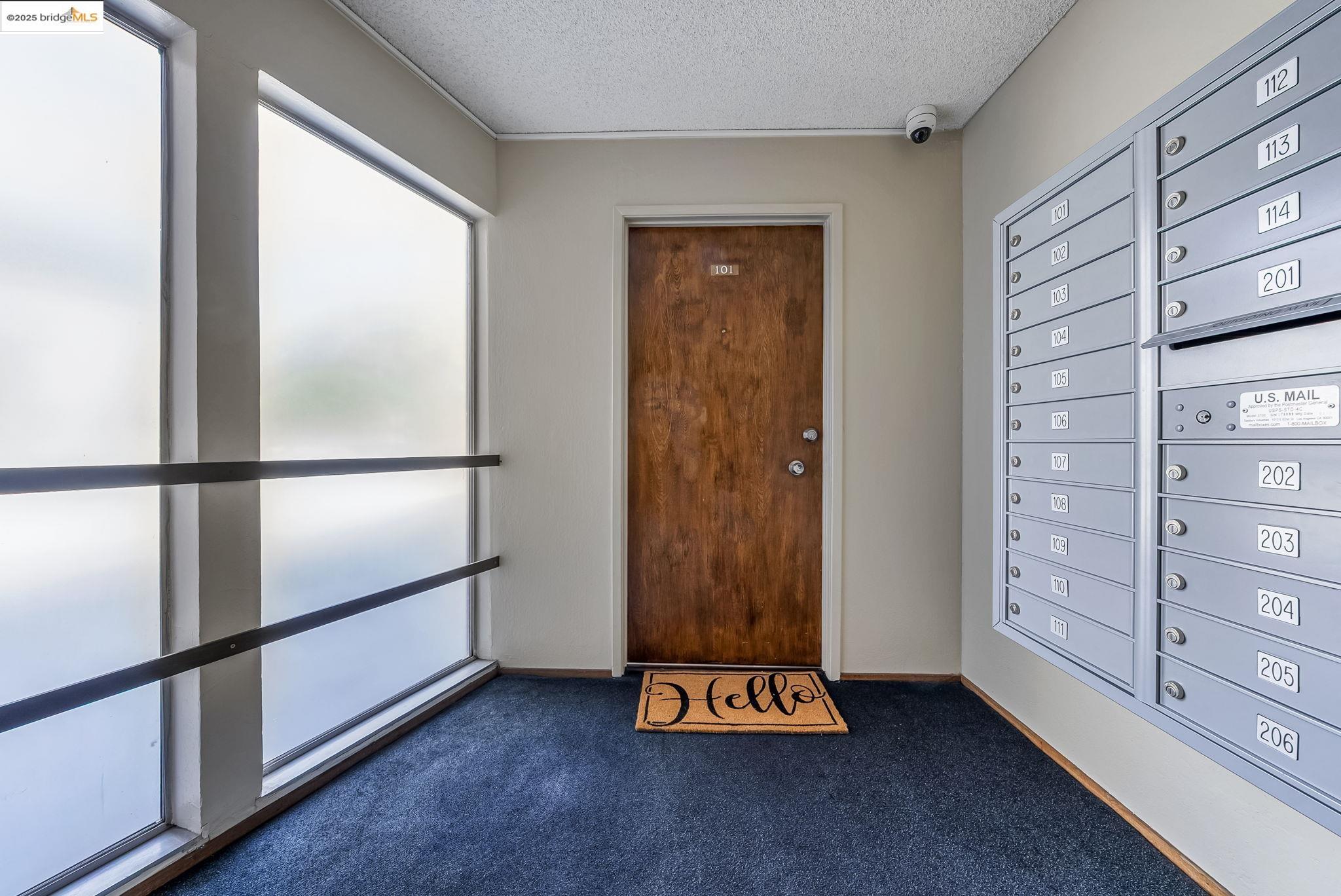 567 Oakland Avenue, Unit 101 Oakland, CA 94611 - Photo 19 of 50 End Unit- great location with easy access to mailbox