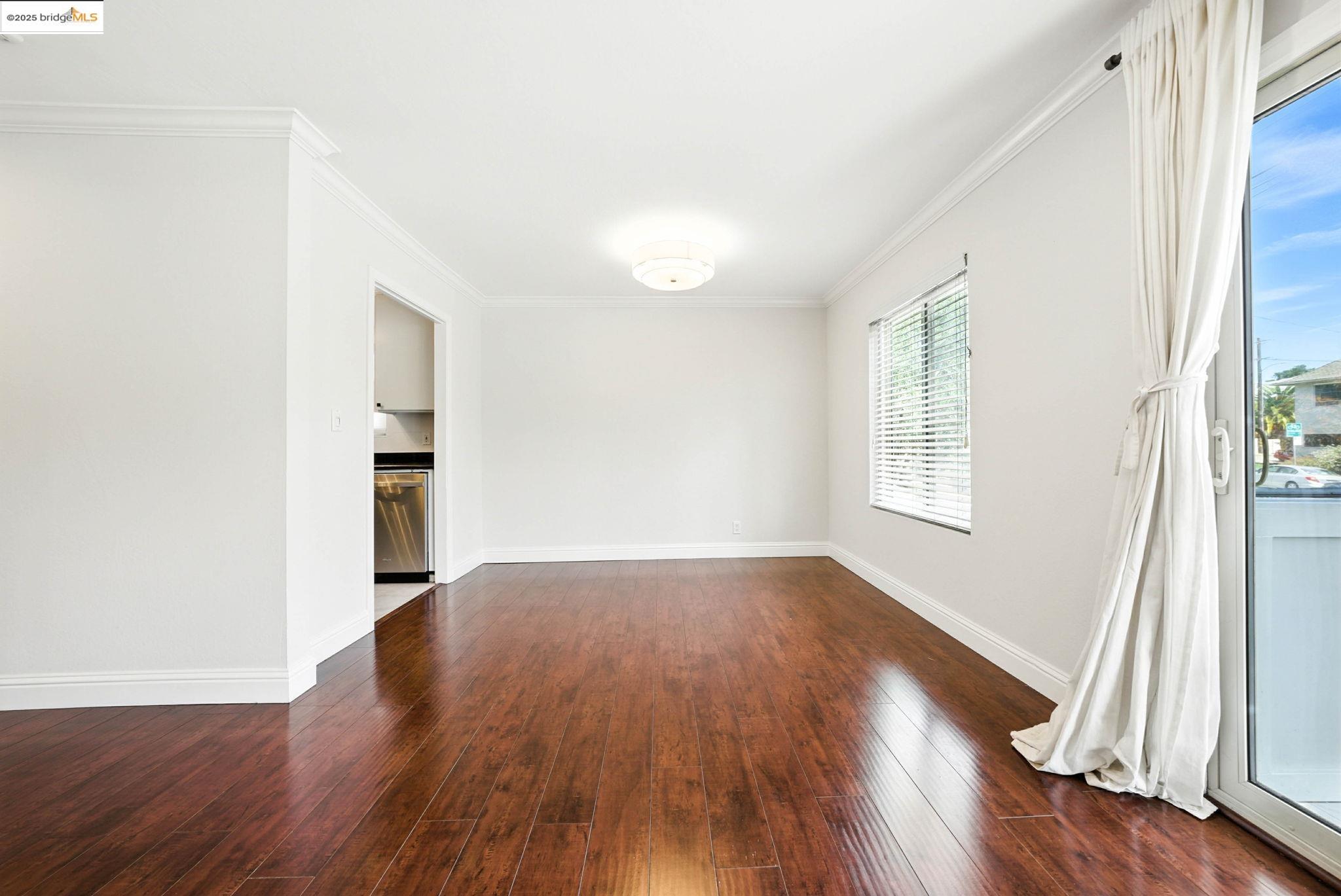 567 Oakland Avenue, Unit 101 Oakland, CA 94611 - Photo 23 of 50 New Light Fixture recently installed