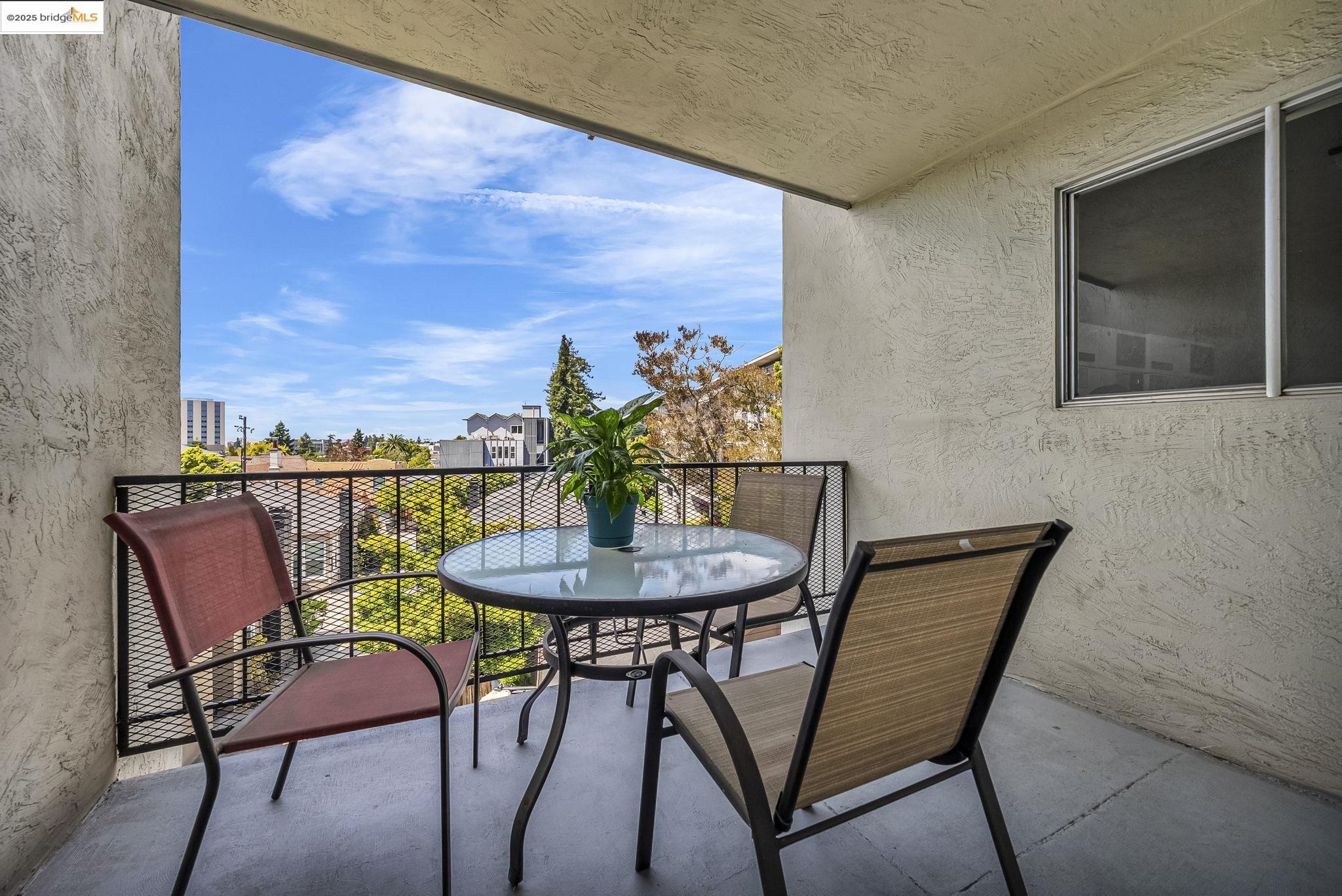 567 Oakland Avenue, Unit 101 Oakland, CA 94611 - Photo 36 of 50 Located next to Laundry Room- relax while you wait for your laundry