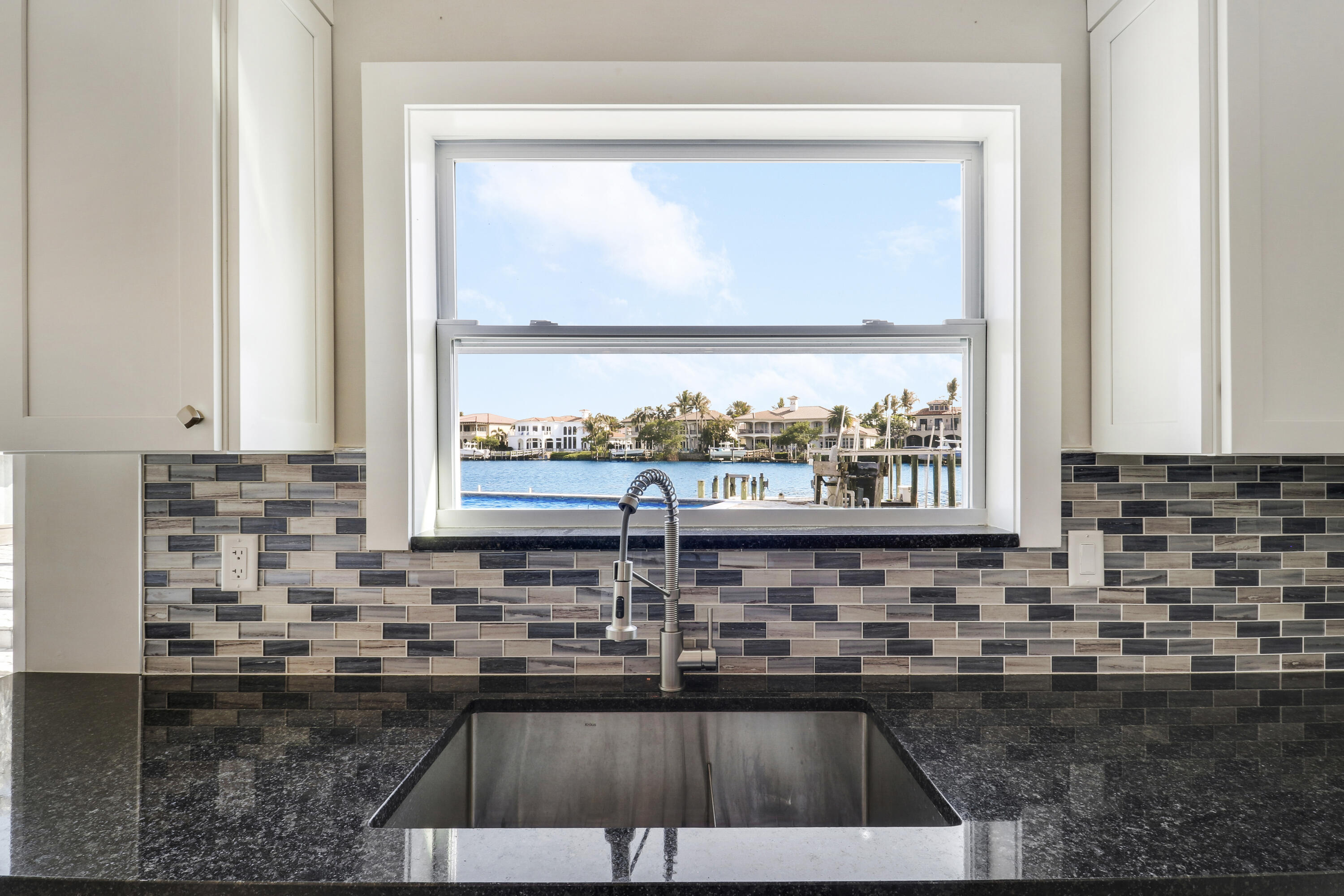 9195 Southeast Cove Point Street Jupiter, FL 33469 - Photo 20 of 80 Kitchen