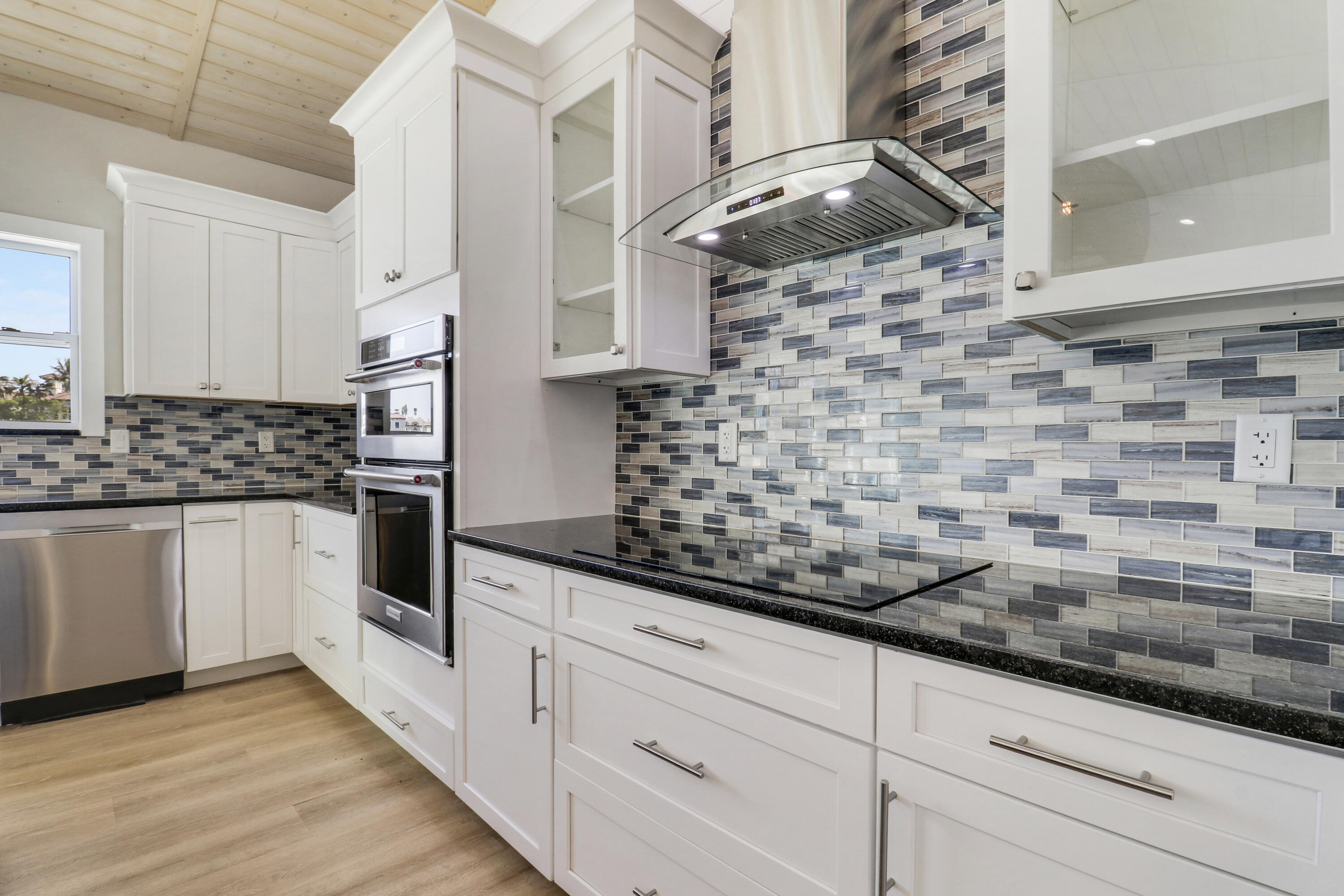 9195 Southeast Cove Point Street Jupiter, FL 33469 - Photo 26 of 80 Kitchen
