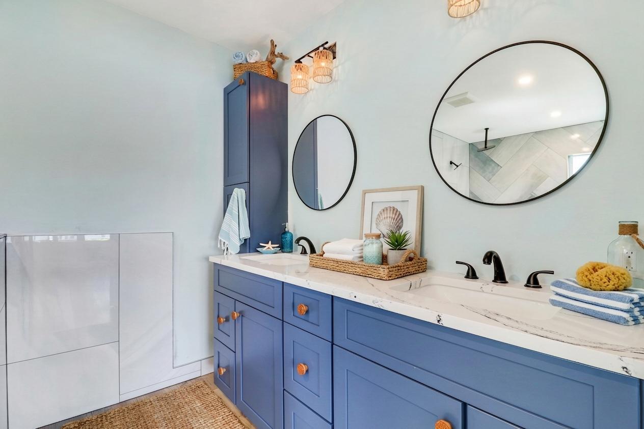 9195 Southeast Cove Point Street Jupiter, FL 33469 - Photo 63 of 80 Bathroom