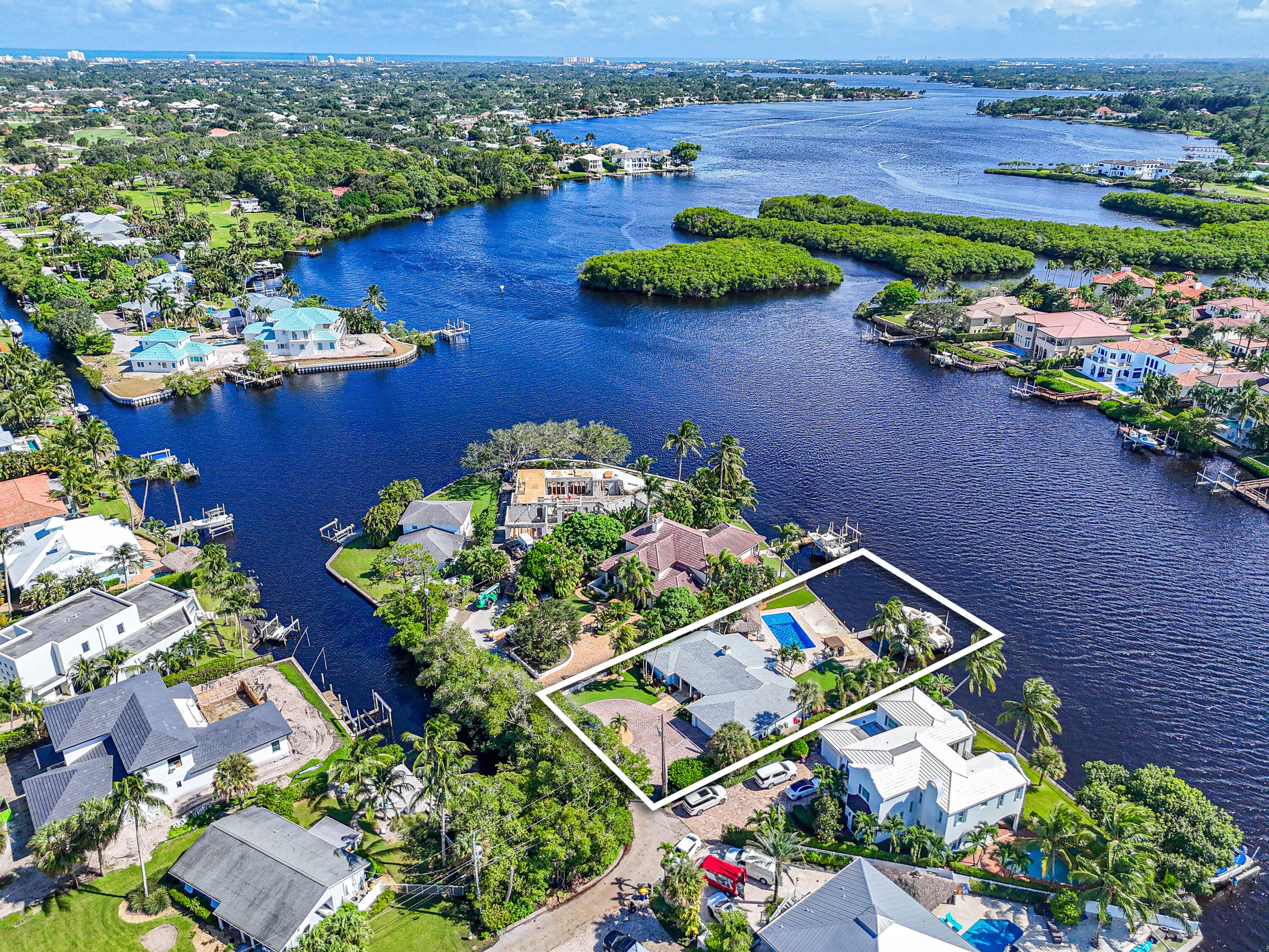 9195 Southeast Cove Point Street Jupiter, FL 33469 - Photo 75 of 80 an aerial view of a houses and an outdoor space