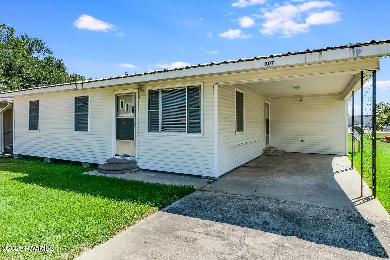 907 Elizabeth Street Scott, LA 70583 - Photo 2 of 14 907 Elizabeth - carport