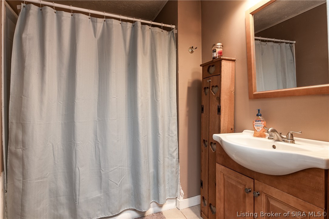 7124 High Street Floyds Knobs, IN 47119 - Photo 13 of 34