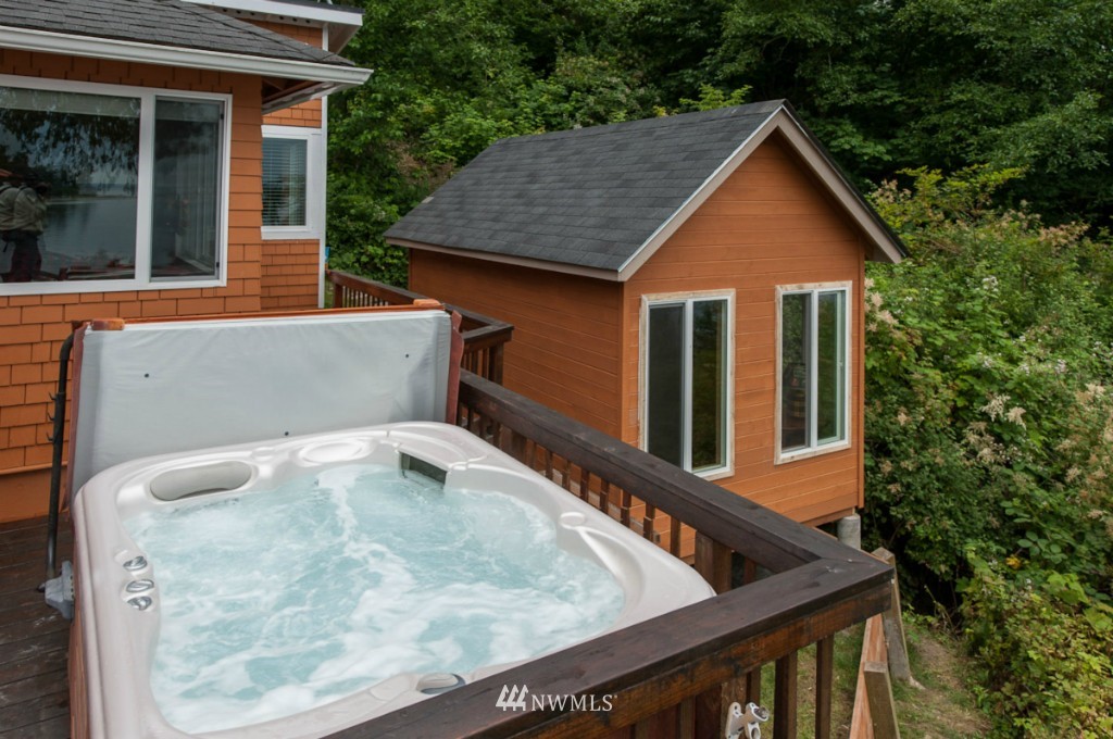 12849 Southwest Ober Beach Road Vashon, WA 98070 - Photo 11 of 15 Gallery Image 11