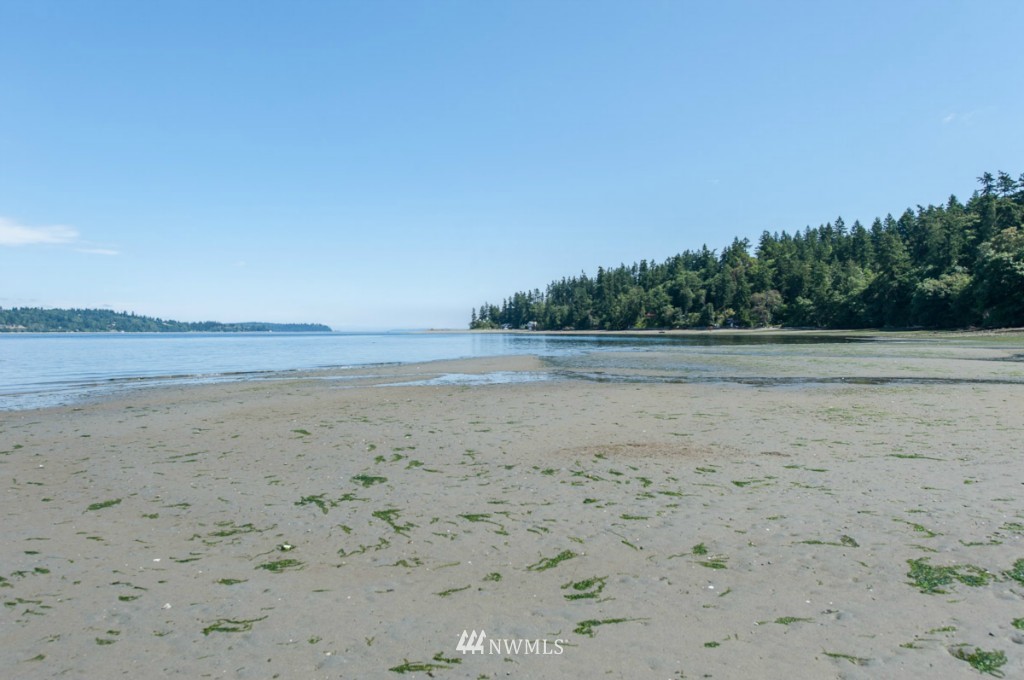 12849 Southwest Ober Beach Road Vashon, WA 98070 - Photo 4 of 15 Gallery Image 4