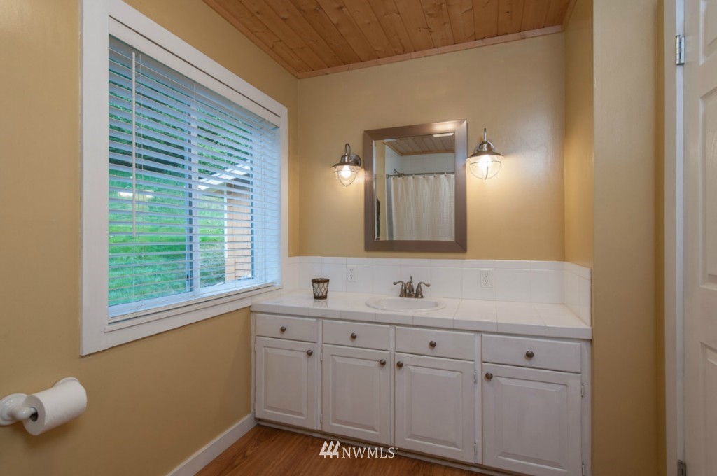 12849 Southwest Ober Beach Road Vashon, WA 98070 - Photo 9 of 15 Gallery Image 9