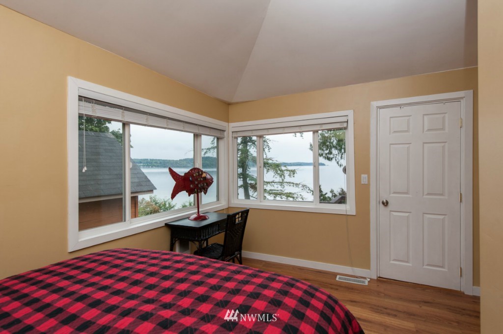 12849 Southwest Ober Beach Road Vashon, WA 98070 - Photo 10 of 15 Gallery Image 10