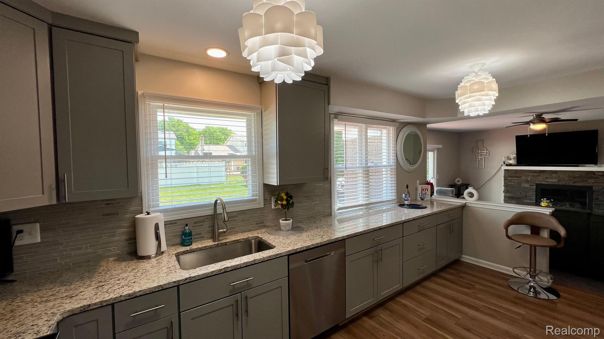 39810 Coronation Road Canton, MI 48188 - Photo 6 of 17 Kitchen