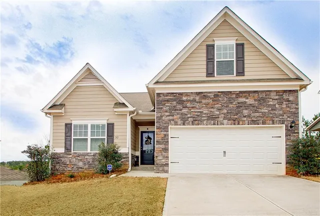 a front view of house with garage and yard