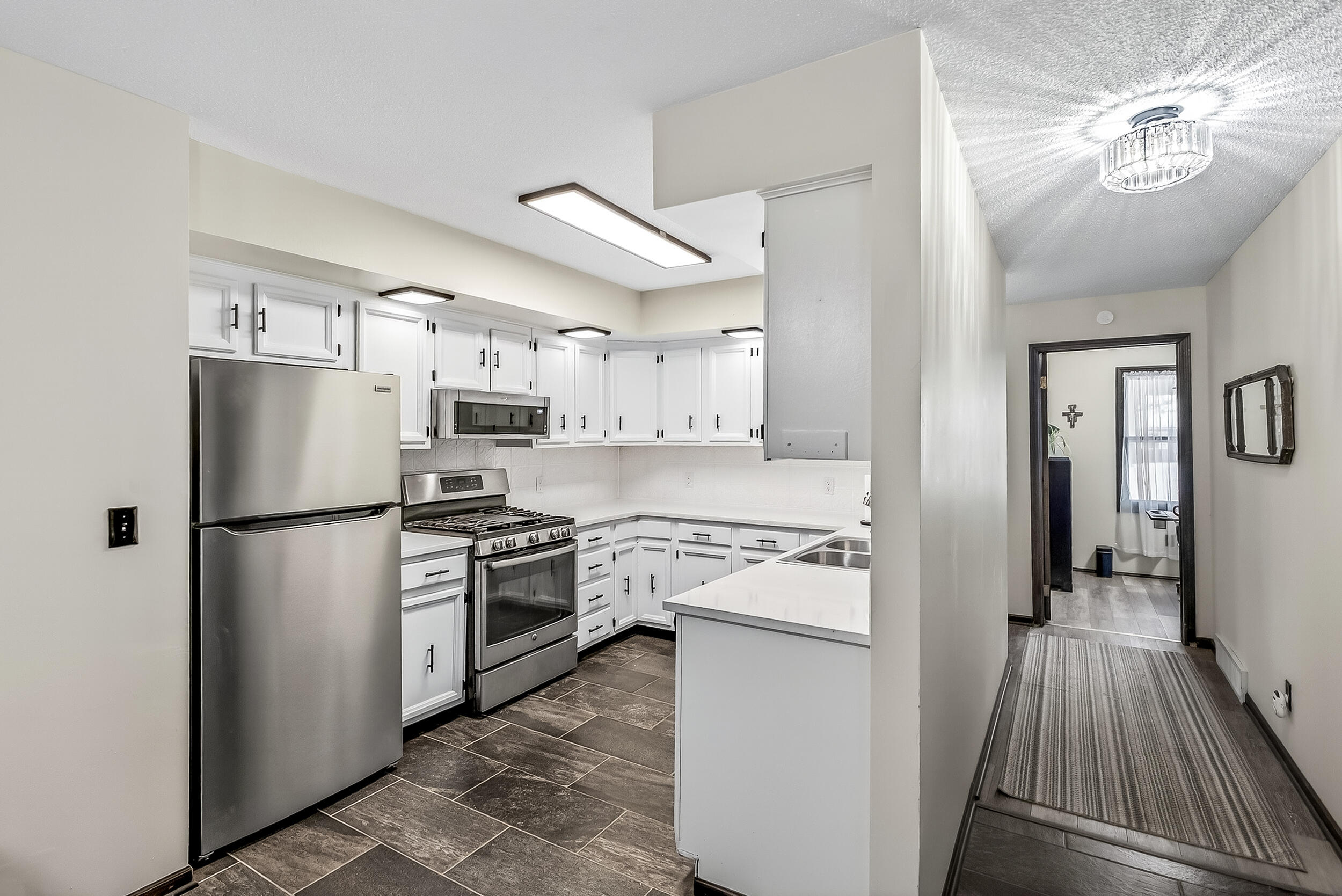 914 Victor Avenue Muskegon, MI 49445 - Photo 8 of 31 10_914 victor-21