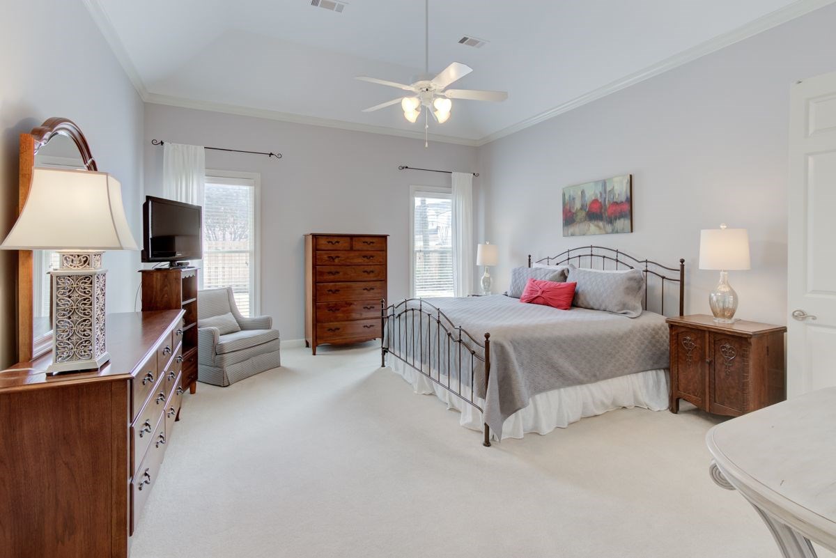 9465 Johnson Rd Extension Germantown, TN 38139 - Photo 14 of 25 Spacious primary room with vaulted ceilings.