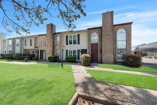 $221,000 | 6111 Beverly Hill Street, Unit 19, Houston, TX 77057