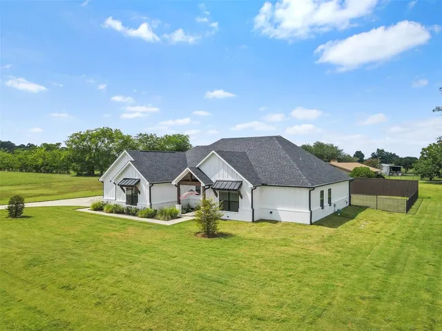 a view of a house with a big yard