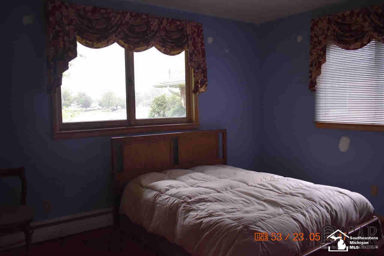 1850 Riviera Drive Monroe, MI 48161 - Photo 12 of 17 21300815-11.JPG