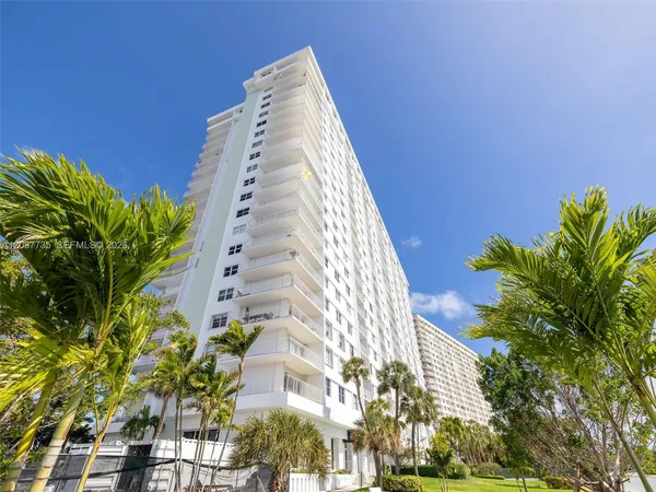 $4,000 | 500 Bayview Drive, Unit 1520, Sunny Isles Beach, FL 33160