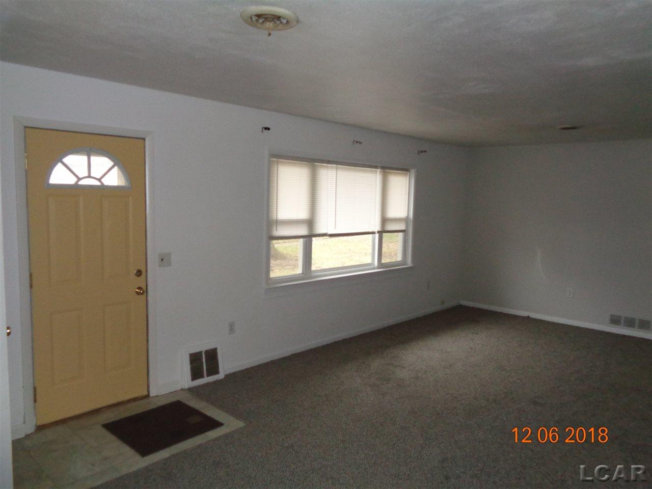 228 Riverside Avenue Adrian, MI 49221 - Photo 4 of 15 Gallery Image 4