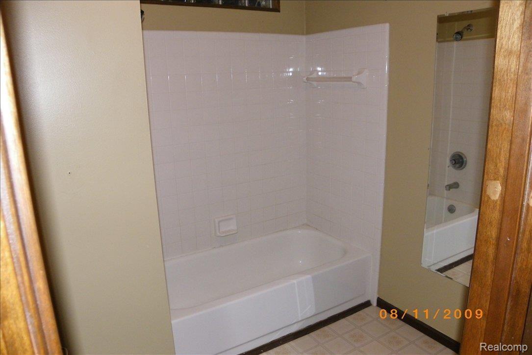 171 East Wardlow Road Highland, MI 48356 - Photo 15 of 20 IMGP1408